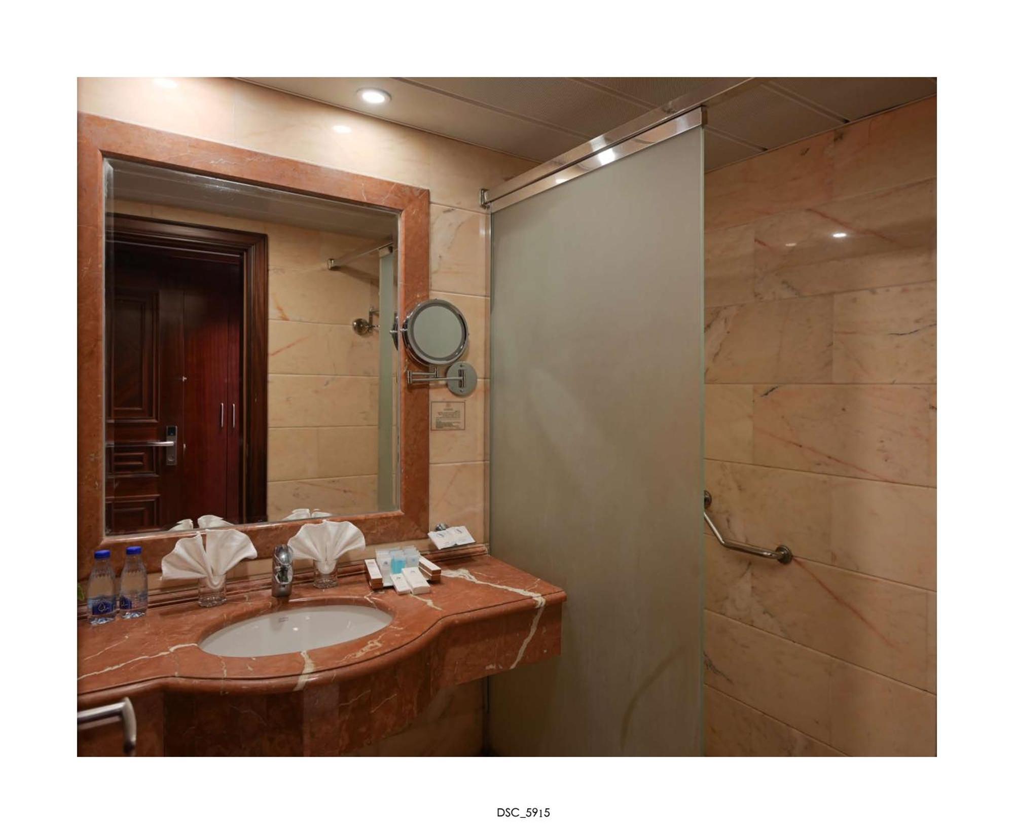 Emaar Royal Hotel Μεδίνα Εξωτερικό φωτογραφία Bathroom