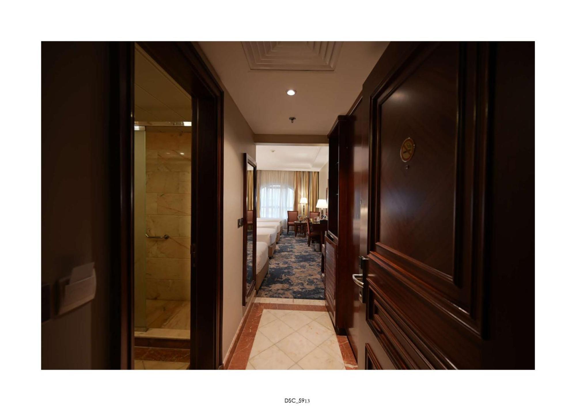 Emaar Royal Hotel Μεδίνα Εξωτερικό φωτογραφία A guest room at the hotel