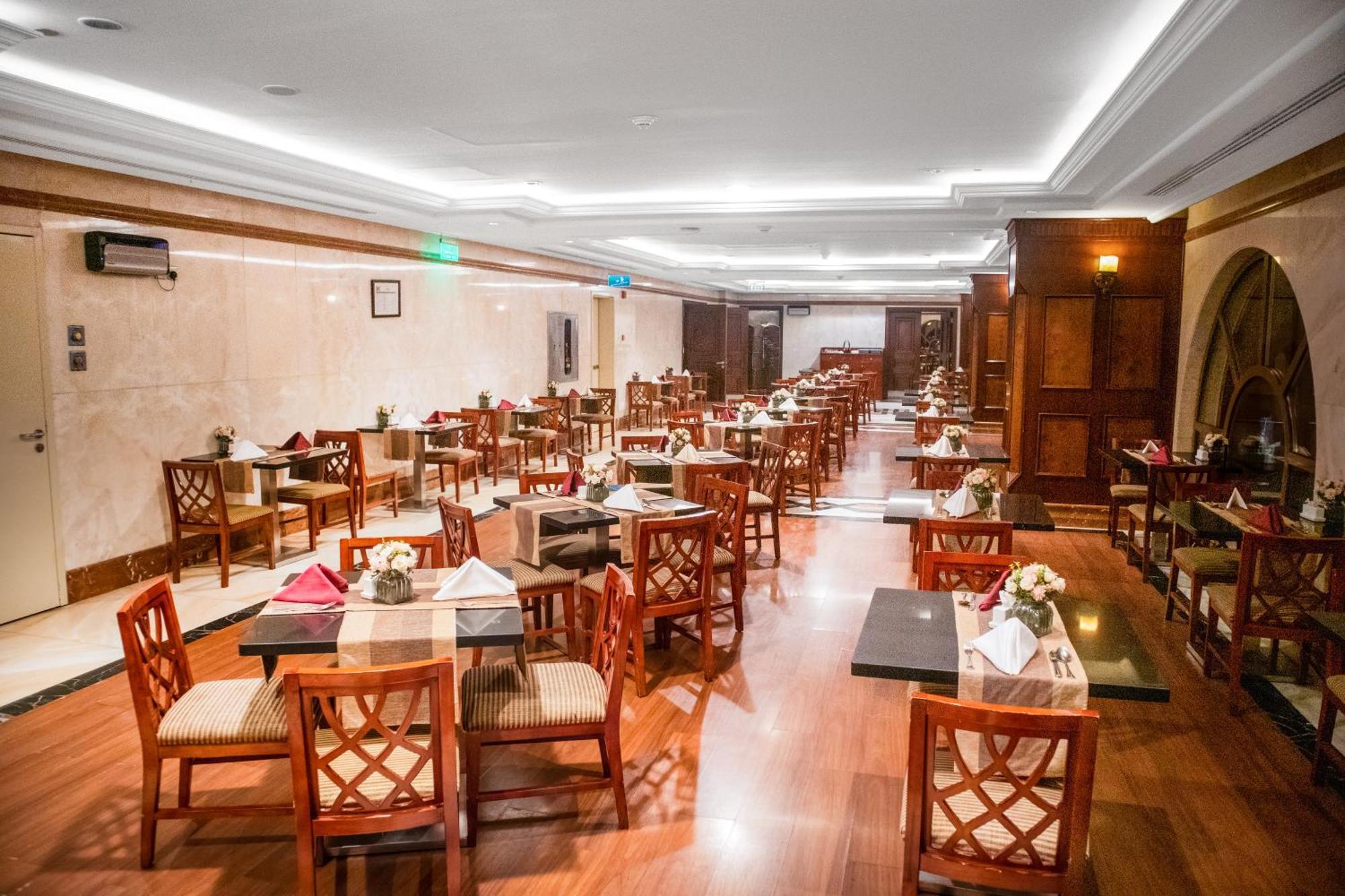 Emaar Royal Hotel Μεδίνα Εξωτερικό φωτογραφία The restaurant