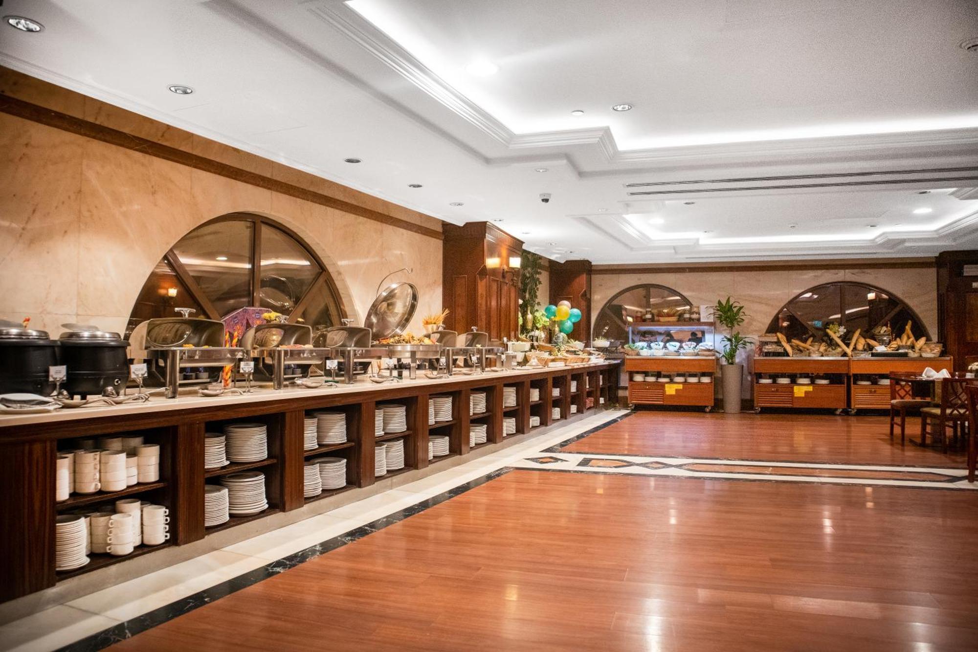 Emaar Royal Hotel Μεδίνα Εξωτερικό φωτογραφία The buffet at the hotel