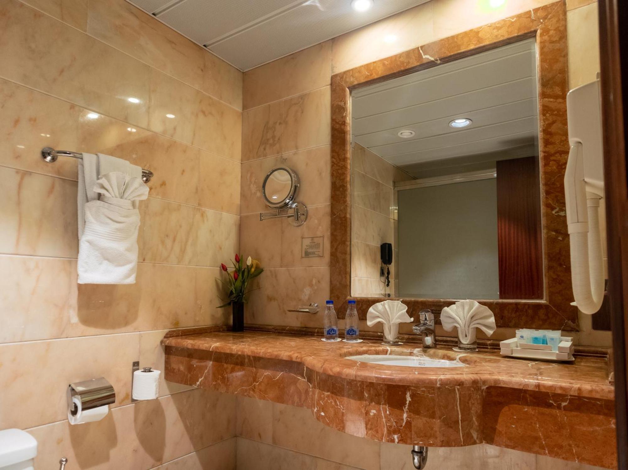 Emaar Royal Hotel Μεδίνα Εξωτερικό φωτογραφία Bathroom