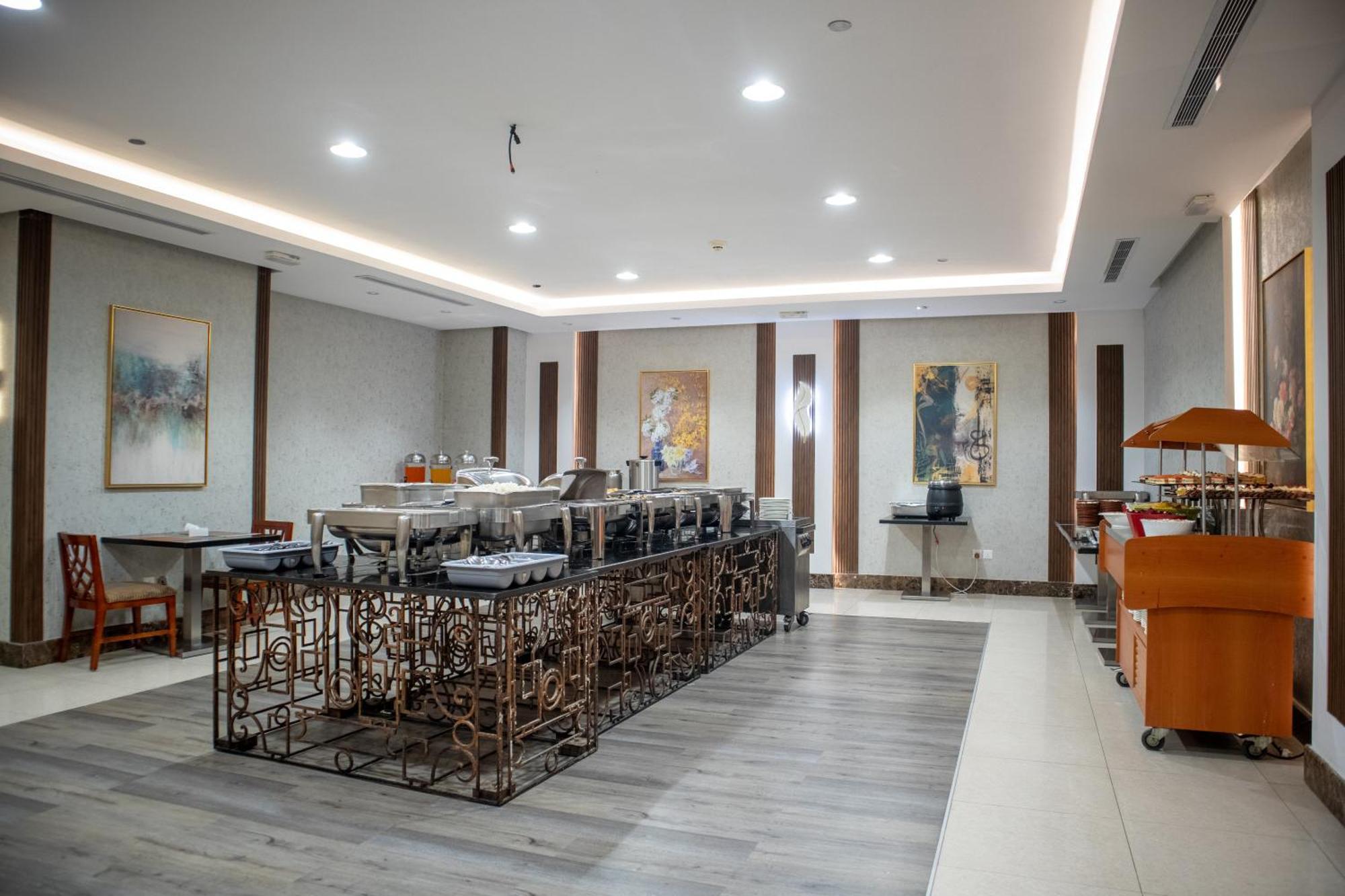 Emaar Royal Hotel Μεδίνα Εξωτερικό φωτογραφία The buffet at the airport