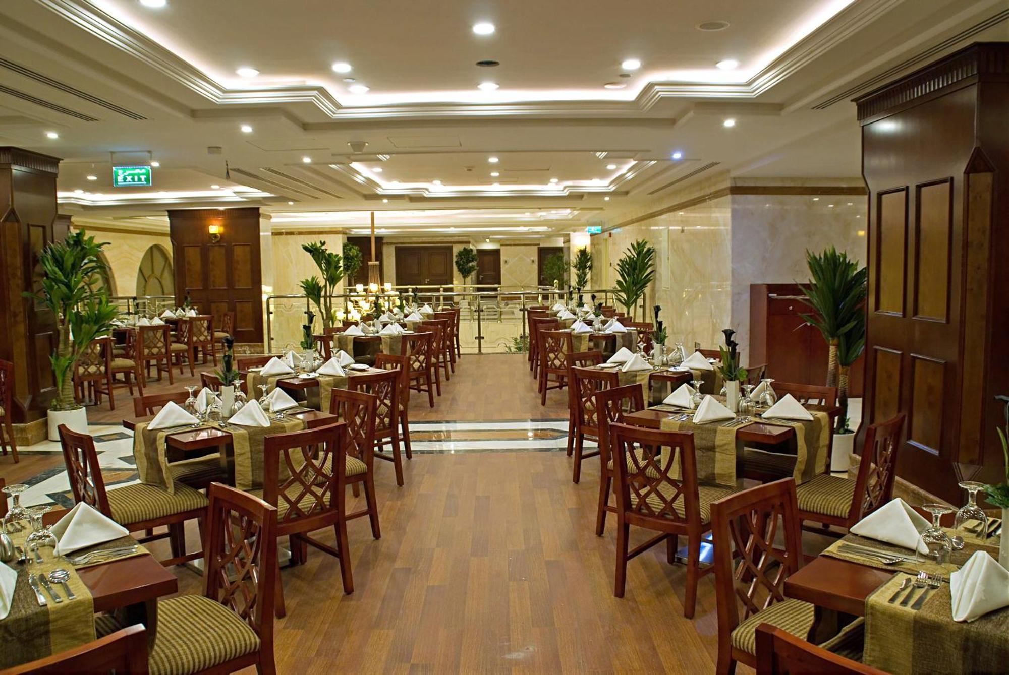 Emaar Royal Hotel Μεδίνα Εξωτερικό φωτογραφία The restaurant