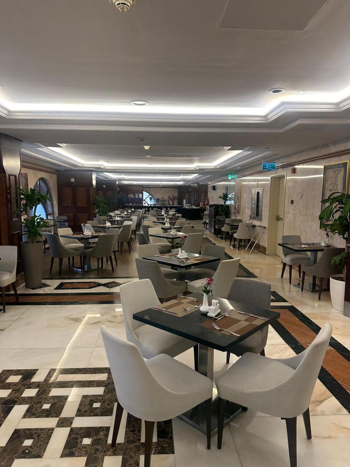 Emaar Royal Hotel Μεδίνα Εξωτερικό φωτογραφία The lounge at the airport