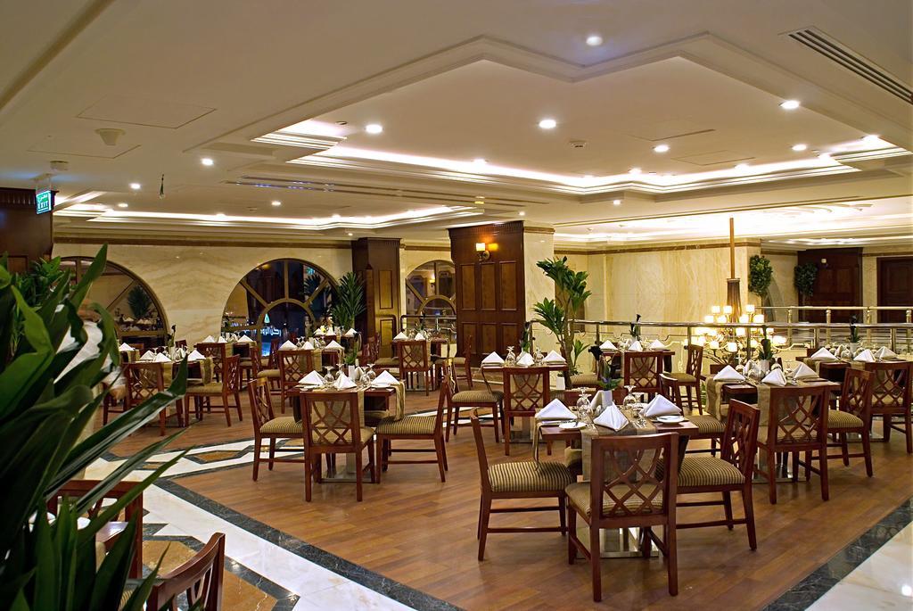 Emaar Royal Hotel Μεδίνα Εξωτερικό φωτογραφία The restaurant at the hotel
